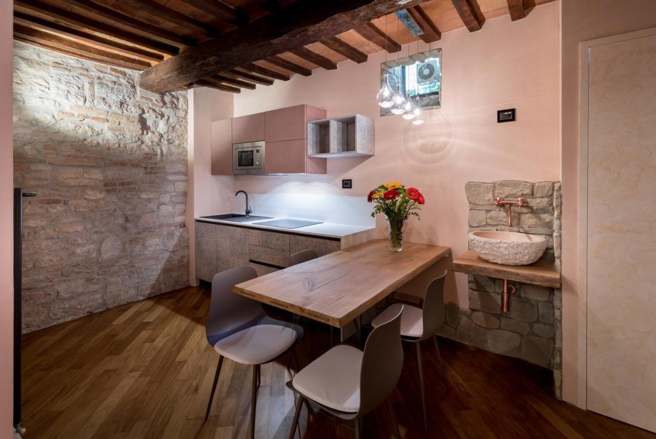 B&B Luxury Apartment Suite Gubbio 2 Camere E Divano Letto Екстериор снимка