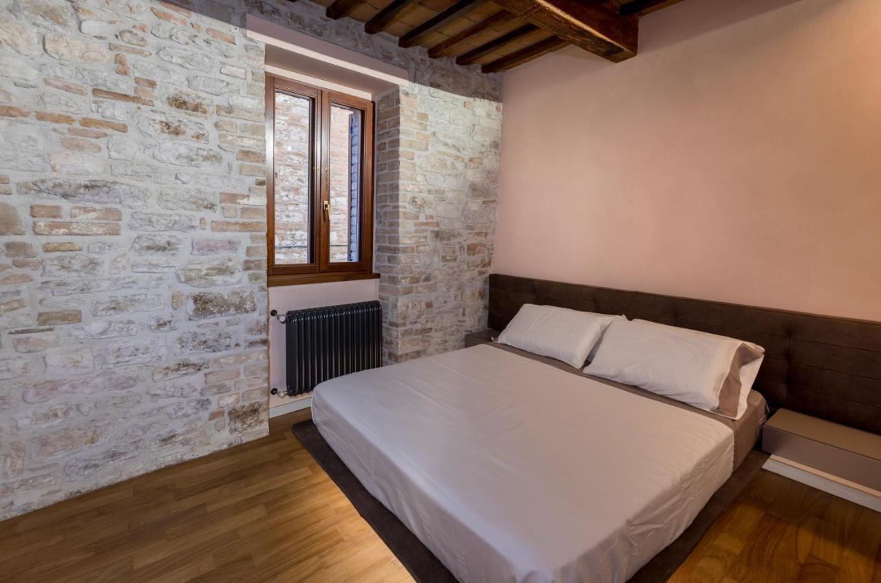 B&B Luxury Apartment Suite Gubbio 2 Camere E Divano Letto Екстериор снимка
