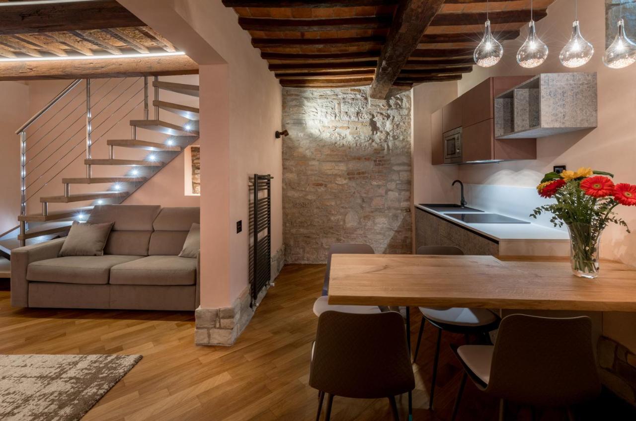 B&B Luxury Apartment Suite Gubbio 2 Camere E Divano Letto Екстериор снимка