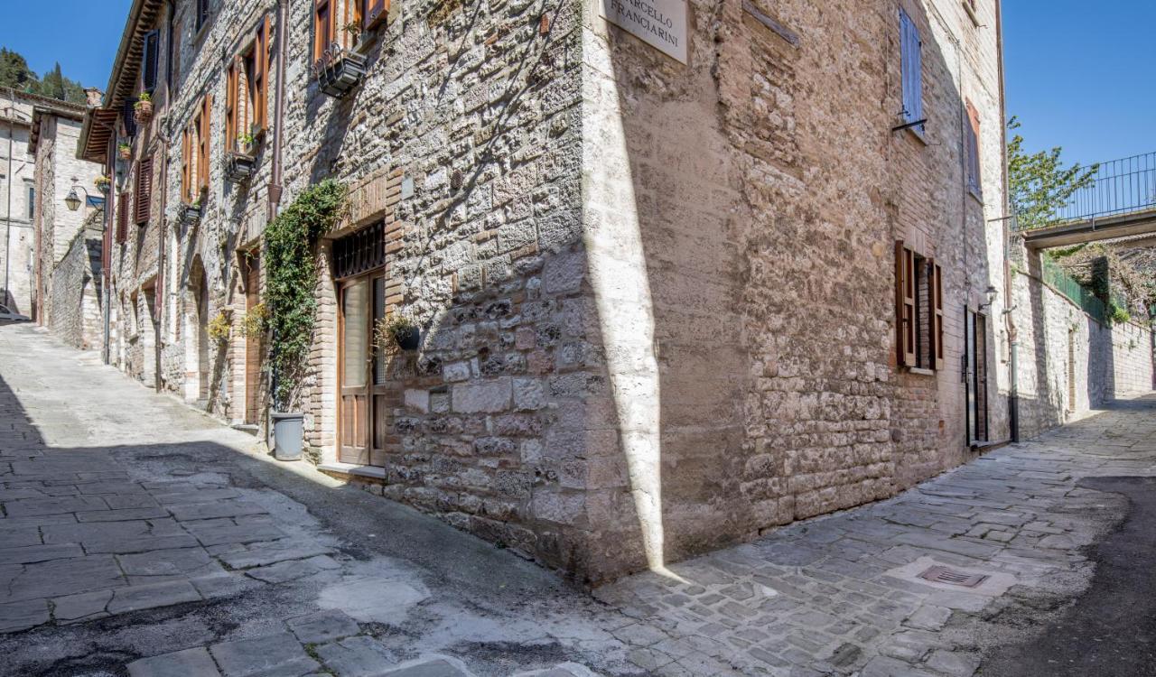 B&B Luxury Apartment Suite Gubbio 2 Camere E Divano Letto Екстериор снимка